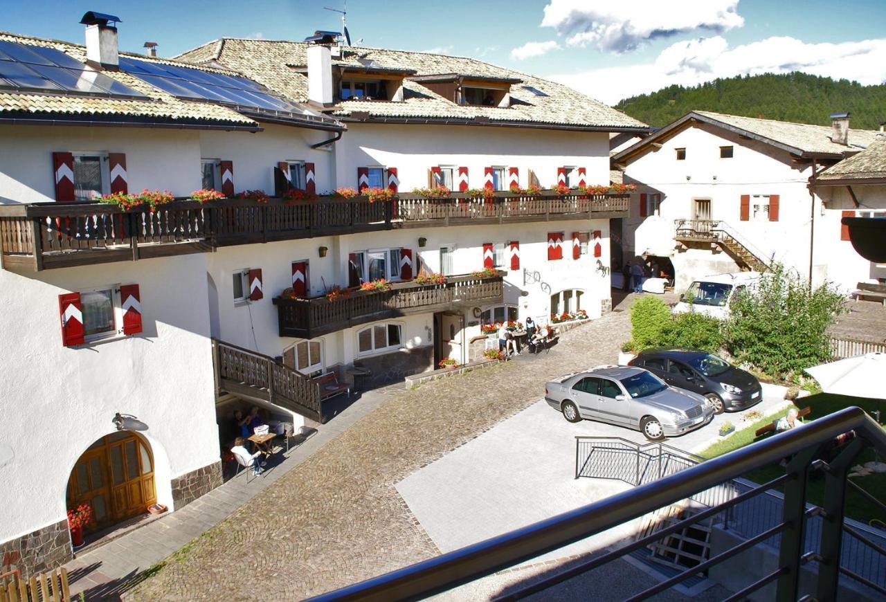 Hotel Zum Rossl Anterivo Exterior foto